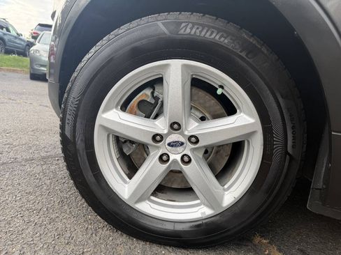 Used 2017 Ford Explorer XLT w/ Equipment Group 202A AWD/4WD image 24