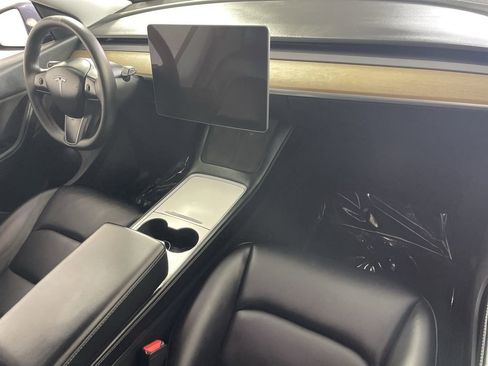 Used 2022 Tesla Model Y Long Range AWD/4WD image 24