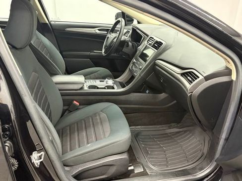 Used 2020 Ford Fusion SE image 29