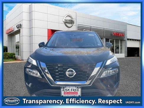 Certified 2021 Nissan Rogue SV image 2