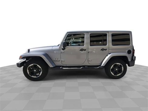 Used 2017 Jeep Wrangler Unlimited Sahara w/ Connectivity Group image 5
