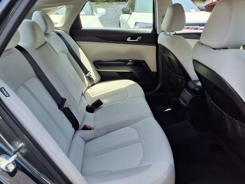 Used 2022 Kia K5 LXS FWD image 9