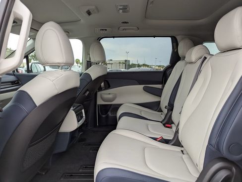 New 2026 Kia Carnival SX FWD image 21
