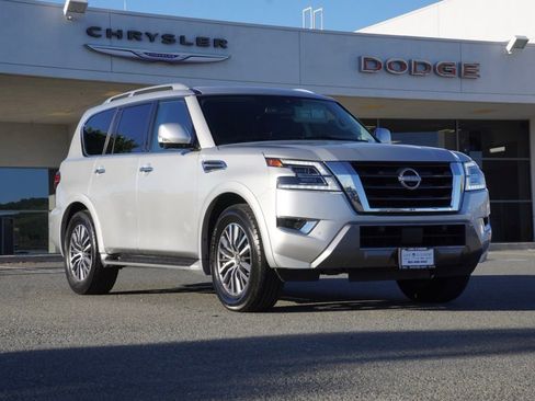 Used 2024 Nissan Armada SL w/ Captain's Chairs Package image 2