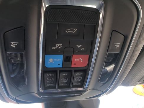Used 2023 Jeep Grand Cherokee L Limited w/ Black Appearance Package AWD/4WD image 22