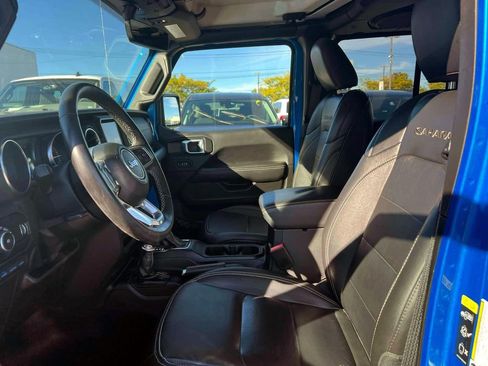 Used 2023 Jeep Wrangler Unlimited Sahara w/ Cold Weather Group image 16