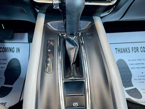 Used 2017 Honda HR-V EX image 16