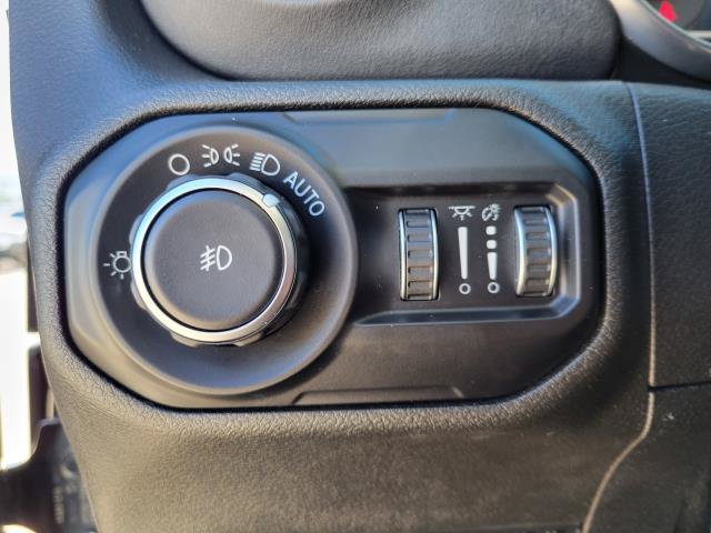 Used 2020 Jeep Wrangler Unlimited Sahara w/ Dual Top Group AWD/4WD image 20