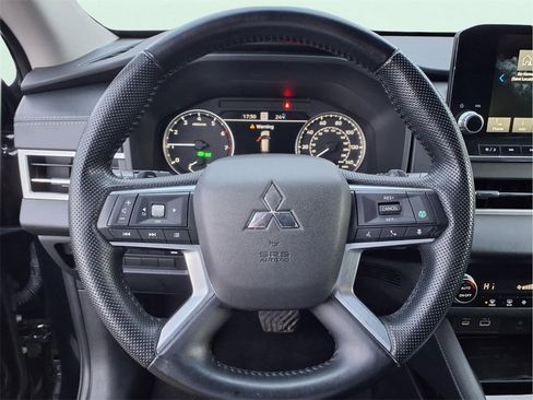Used 2022 Mitsubishi Outlander SE image 21