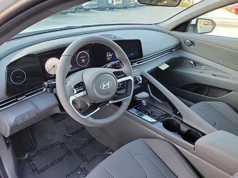New 2025 Hyundai Elantra SEL FWD image 18