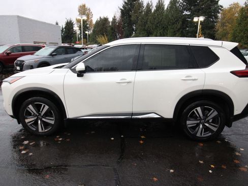 Used 2023 Nissan Rogue SL w/ SL Premium Package image 2