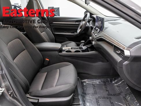 Used 2023 Nissan Altima 2.5 SV w/ SV Premium Package FWD image 25