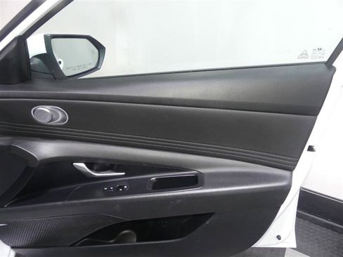 Used 2025 Hyundai Elantra Limited FWD image 19