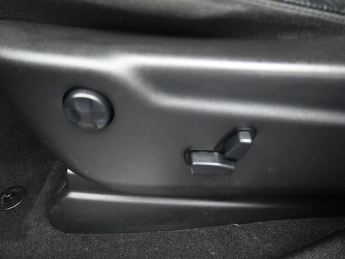 Used 2019 Jeep Grand Cherokee Limited image 12