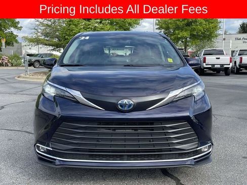 Used 2024 Toyota Sienna XLE AWD/4WD image 8
