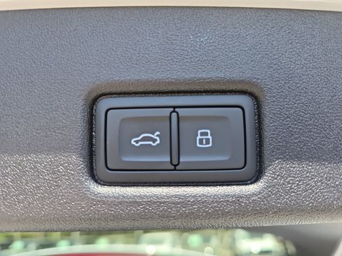 Used 2025 Audi Q5 Premium AWD/4WD image 13