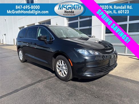 Used 2017 Chrysler Pacifica LX image 1