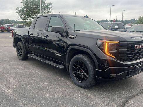 Used 2024 GMC Sierra 1500 Elevation AWD/4WD image 2