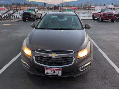 Used 2015 Chevrolet Cruze LT image 2