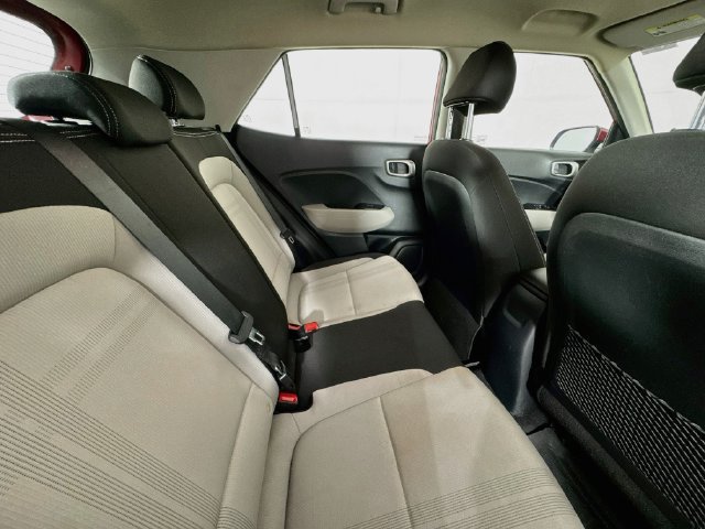 Used 2021 Hyundai Venue SEL FWD image 23