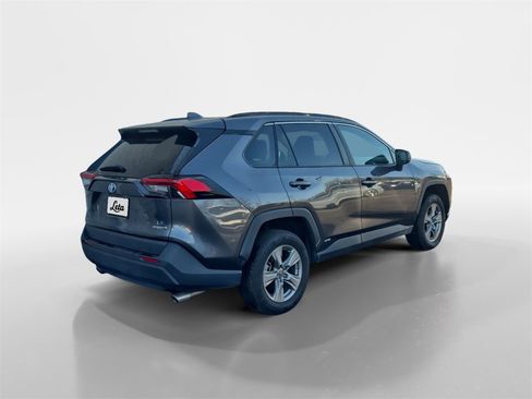 Used 2022 Toyota RAV4 LE image 4