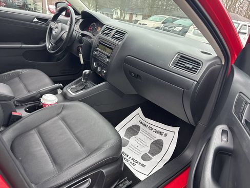 Used 2011 Volkswagen Jetta SE image 6