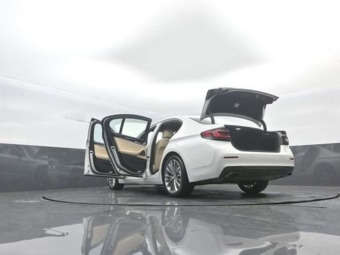 Used 2023 BMW 530i xDrive w/ Premium Package image 37