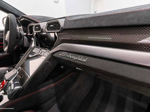 Used 2023 Lamborghini Urus Performante AWD/4WD image 39