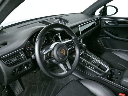 Certified 2020 Porsche Macan AWD/4WD image 4