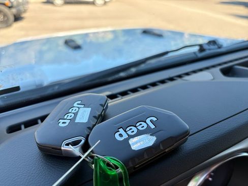 Used 2023 Jeep Gladiator Sport w/ Trailer Tow Package image 22