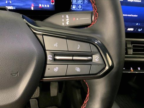 Used 2024 Chevrolet Equinox EV RS FWD image 19