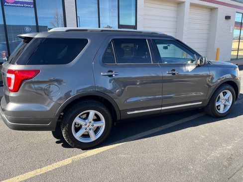 Used 2018 Ford Explorer XLT image 9