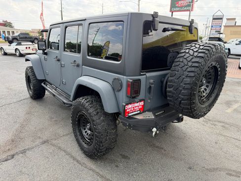Used 2016 Jeep Wrangler Unlimited Sahara w/ Connectivity Group AWD/4WD image 3