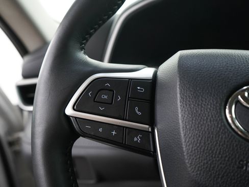 Used 2025 Toyota Highlander XLE AWD/4WD image 28