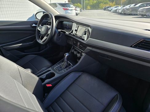 Used 2024 Volkswagen Jetta SE image 43