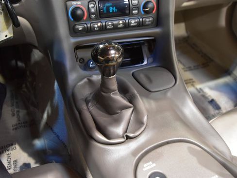Used 2004 Chevrolet Corvette Coupe w/ Preferred Equipment Group RWD image 28