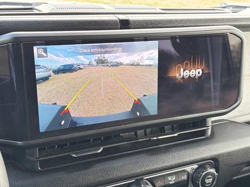 Used 2024 Jeep Gladiator Sport image 33