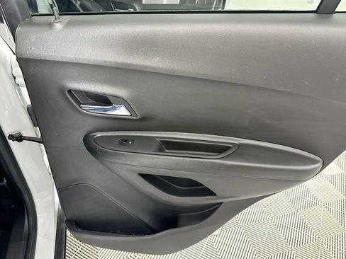 Used 2021 Chevrolet Trax LS w/ Tint and Cruise Package FWD image 25
