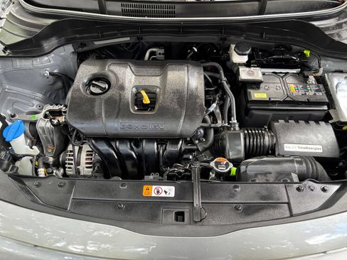 Used 2025 Kia Soul LX w/ LX Technology Package FWD image 29