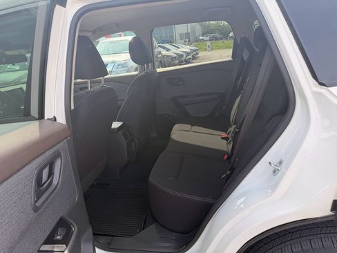 Used 2023 Nissan Rogue S image 7