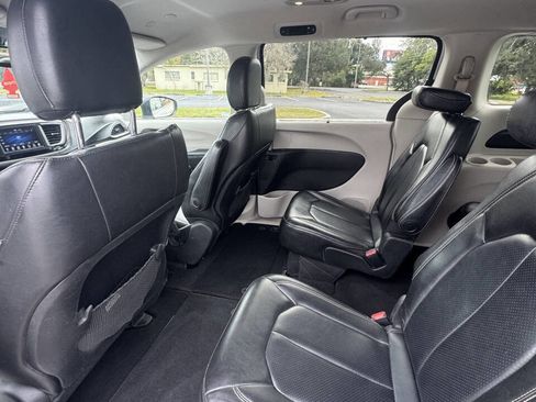 Used 2020 Chrysler Voyager Lxi image 6