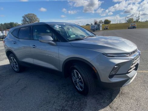 Used 2025 Chevrolet Blazer LT image 2