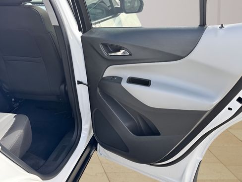 Used 2020 Chevrolet Equinox LS FWD image 25