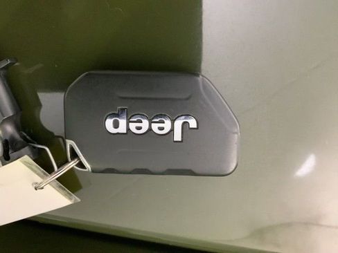 Used 2022 Jeep Gladiator Rubicon w/ LED Lighting Group AWD/4WD image 33