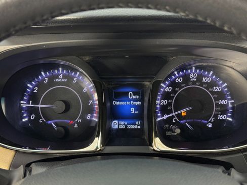 Used 2013 Toyota Avalon XLE image 16