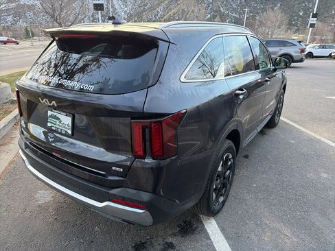 New 2025 Kia Sorento S image 6