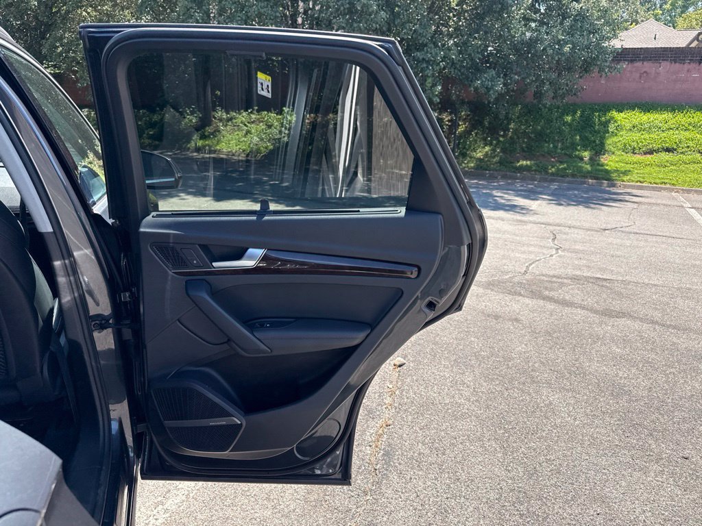 Used 2019 Audi Q5 Premium w/ Premium Plus Package AWD/4WD image 18