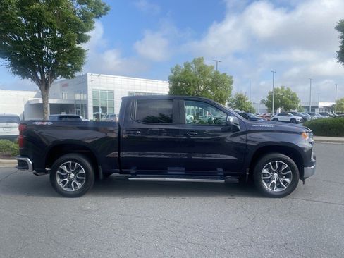 Used 2023 Chevrolet Silverado 1500 LT AWD/4WD image 4