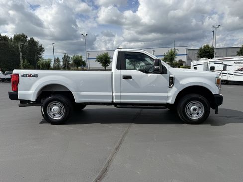 Used 2022 Ford F250 XL w/ Power Equipment Group AWD/4WD image 4