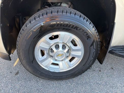 Used 2013 Chevrolet Suburban 2500 LT image 10